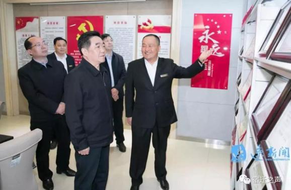 張愛(ài)軍到華夏集團(tuán)調(diào)研肯定建筑業(yè)貢獻(xiàn)：拿出扶持對(duì)策，做大做強(qiáng)